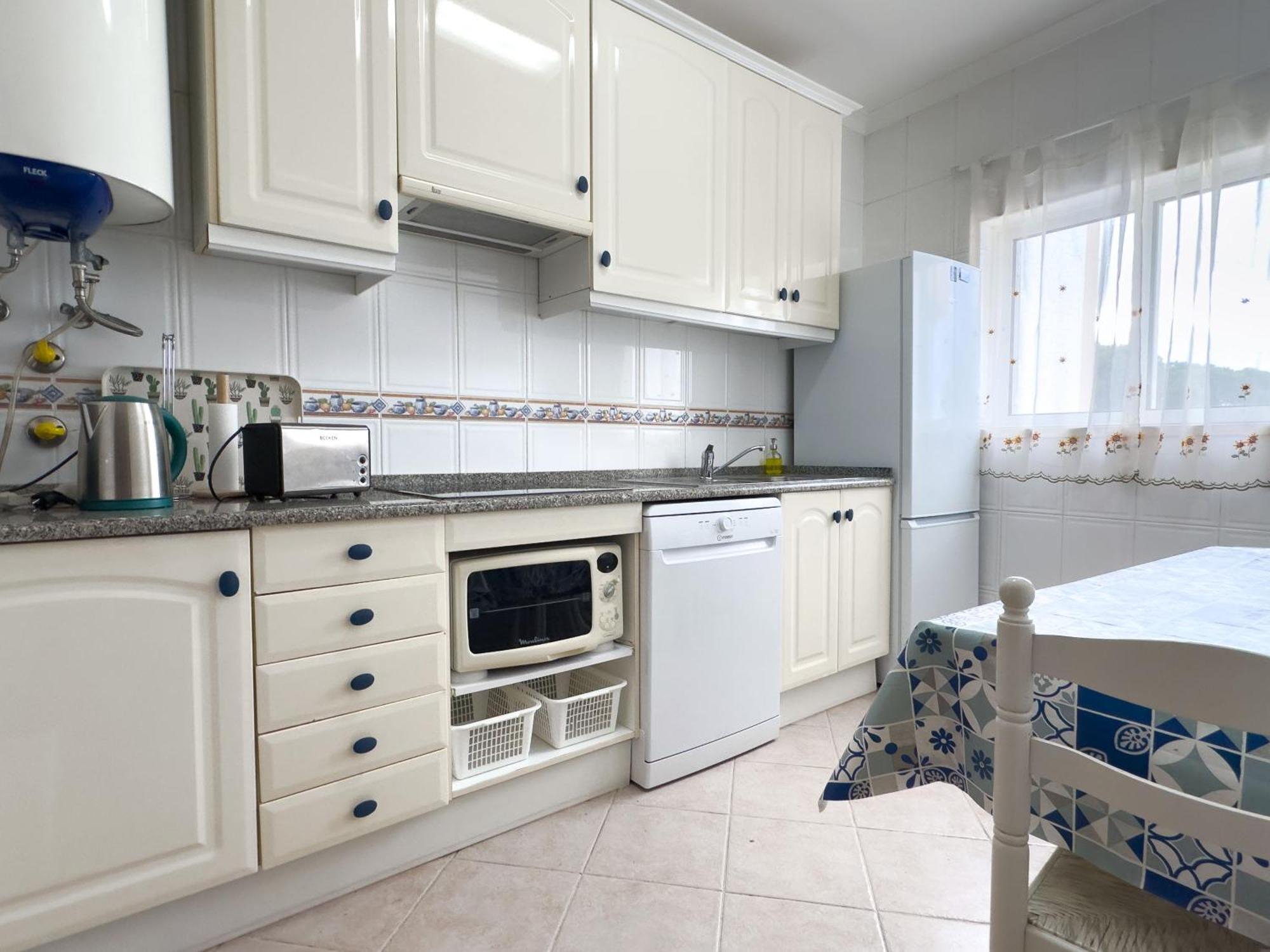 Apartamentos A Ramos: Beachfront Condos with Pool and Modern Amenities Albufeira Exterior photo