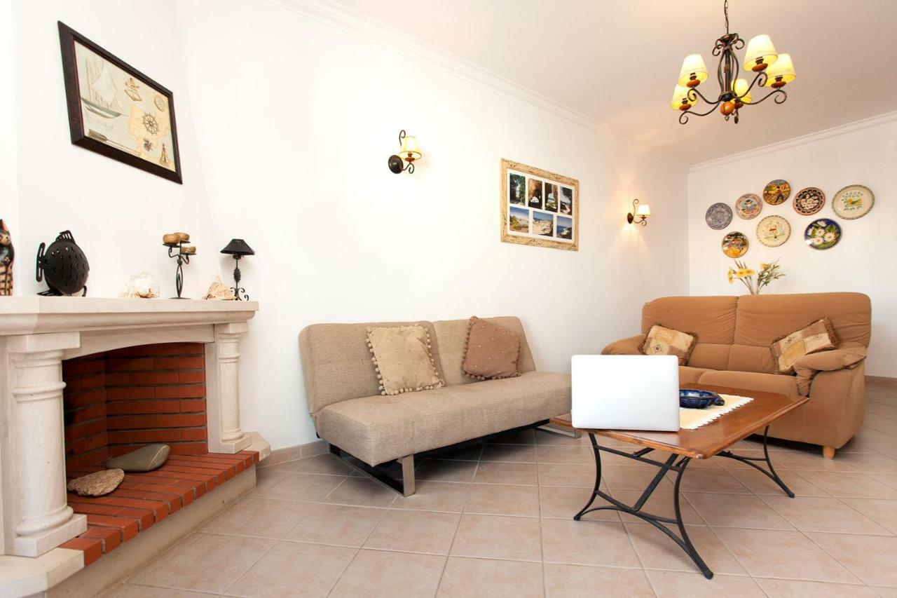 Apartamentos A Ramos: Beachfront Condos with Pool and Modern Amenities Albufeira Exterior photo