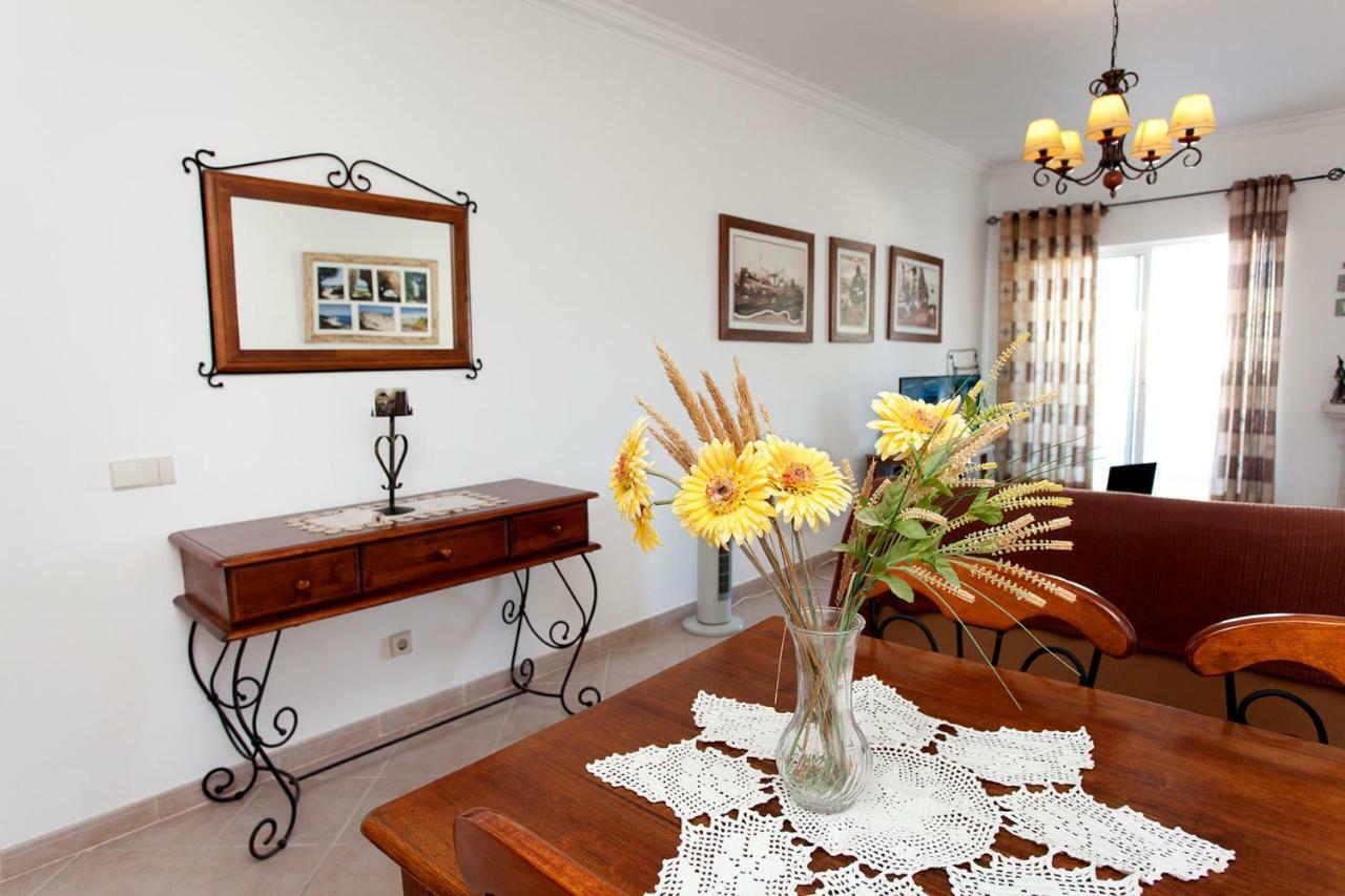 Apartamentos A Ramos: Beachfront Condos with Pool and Modern Amenities Albufeira Exterior photo