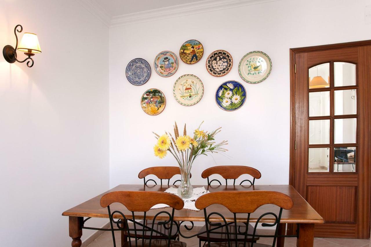 Apartamentos A Ramos: Beachfront Condos with Pool and Modern Amenities Albufeira Exterior photo